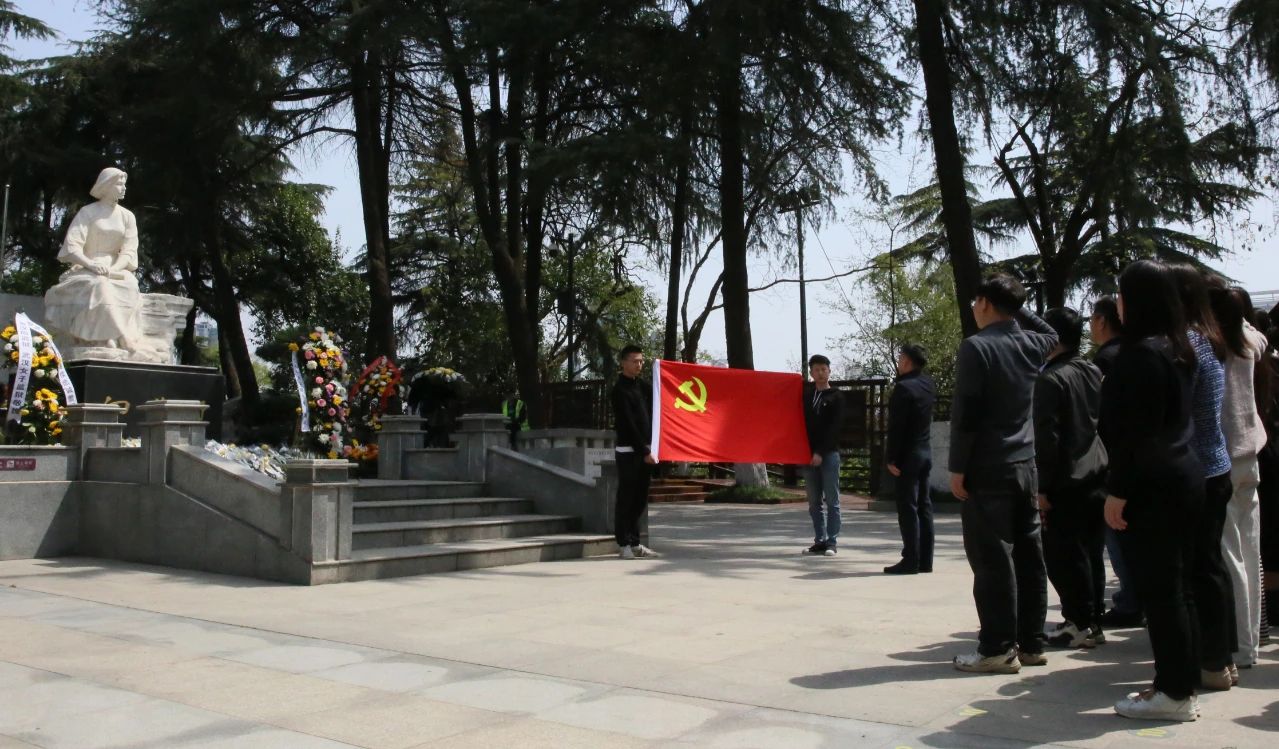 缅怀革命先烈 赓续红色精神丨hth·华体集团党委组织开展清明祭扫主题活动